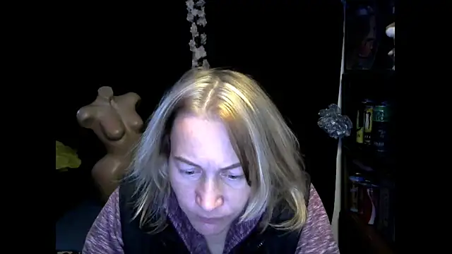 wLESLYMOSw online show from October 16, 2025, 8:15 am