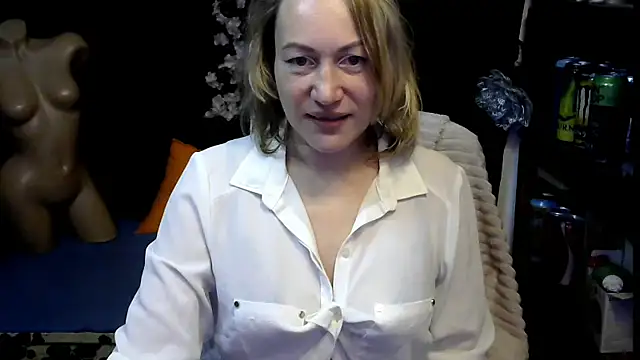 wLESLYMOSw online show from November 7, 2025, 8:36 am