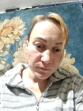 wLESLYMOSw online show from November 26, 2025, 3:46 pm