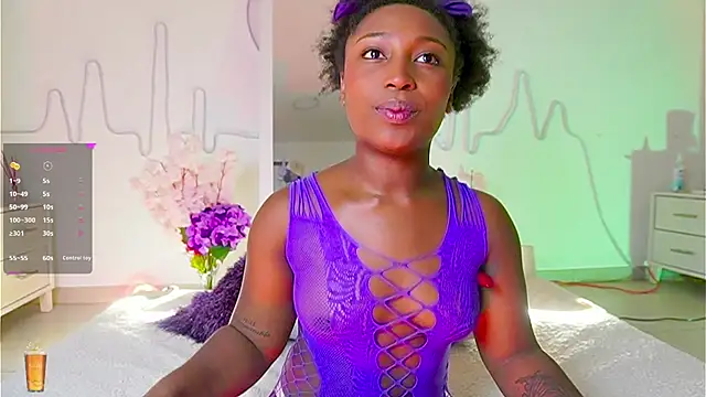 EmmaSanzz  online show from September 30, 2025, 11:37 am