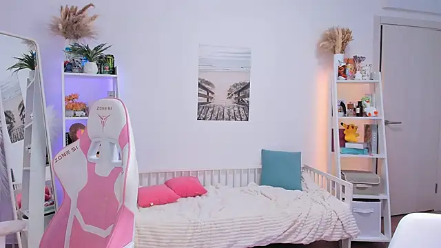 Lily Young online show from February 8, 2025, 9:46 am