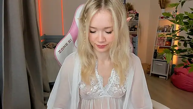 Lily Young online show from October 22, 2025, 4:35 am