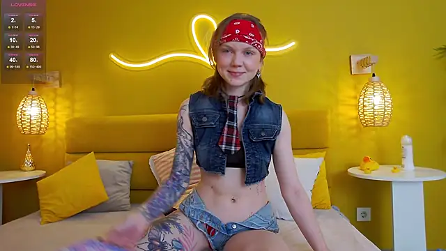 lessysweety online show from November 14, 2025, 3:27 am