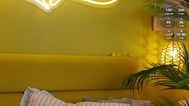 lessysweety online show from April 17, 2026, 3:20 am