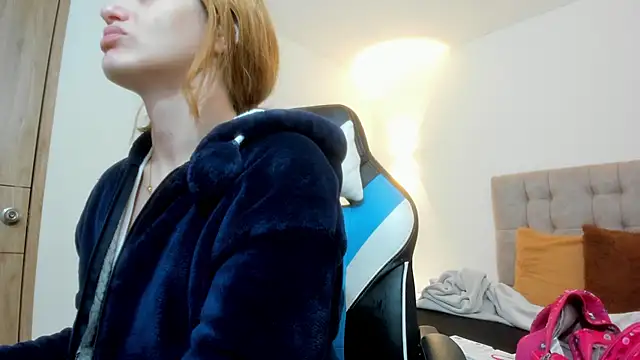 Carolina hernandez22 online show from October 15, 2025, 12:27 pm