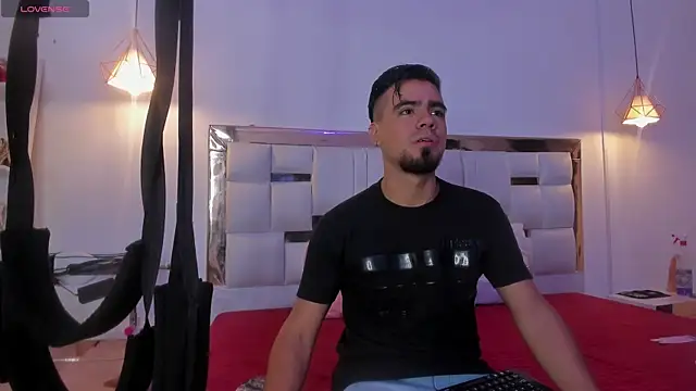 PittAndLunaa online show from December 17, 2025, 12:33 pm