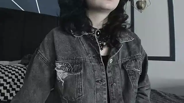 Adeelinee online show from February 11, 2025, 11:22 pm