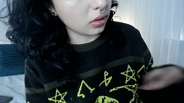 Adeelinee online show from March 11, 2025, 11:04 pm