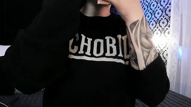 Adeelinee online show from September 29, 2025, 7:40 pm