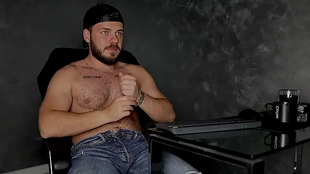 juliusmasters online show from November 3, 2025, 7:48 pm