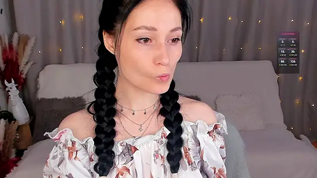 Snapshot of LisaMooore chatting on February 14, 2025, 1:18 pm LisaMooore online show from February 14, 2025, 1:18 pm