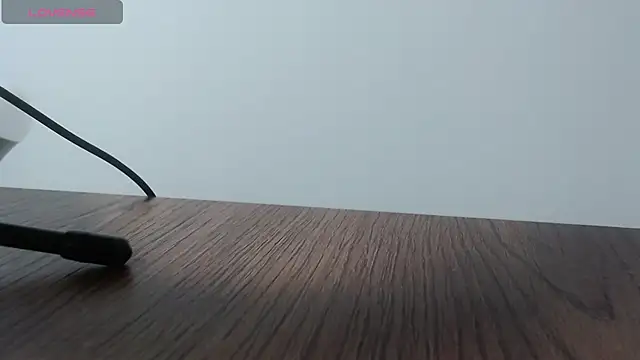 tamarafoxy  online show from January 9, 2025, 12:30 pm