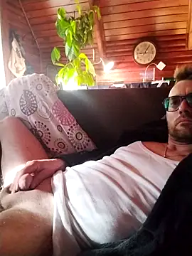 tomee83 online show from October 11, 2025, 7:07 am