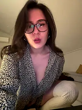 Its Jade online show from December 2, 2025, 11:04 am