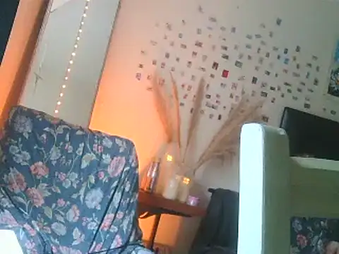 Snapshot of DaddyQuimHot chatting on December 12, 2024, 1:06 pm DaddyQuimHot online show from December 12, 2024, 1:06 pm