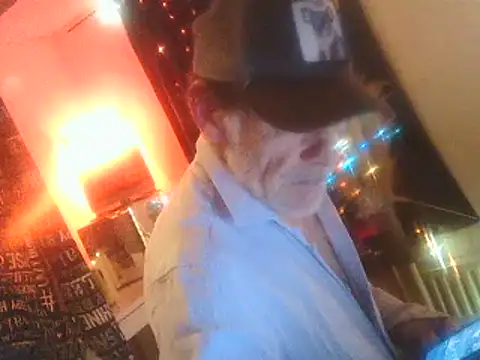 Snapshot of DaddyQuimHot chatting on March 19, 2025, 2:27 am DaddyQuimHot online show from March 19, 2025, 2:27 am