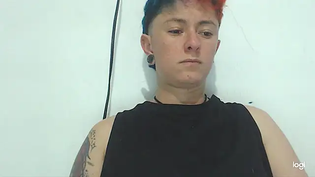 Snapshot of tomboyblue chatting on January 13, 2025, 10:56 pm tomboyblue online show from January 13, 2025, 10:56 pm