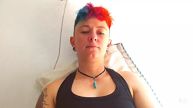 Snapshot of tomboyblue chatting on January 20, 2025, 5:16 pm tomboyblue online show from January 20, 2025, 5:16 pm