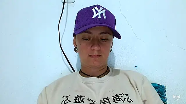 Snapshot of tomboyblue chatting on January 22, 2025, 11:21 pm tomboyblue online show from January 22, 2025, 11:21 pm
