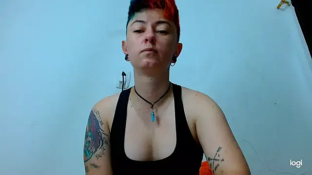 Snapshot of tomboyblue chatting on February 5, 2025, 12:49 pm tomboyblue online show from February 5, 2025, 12:49 pm