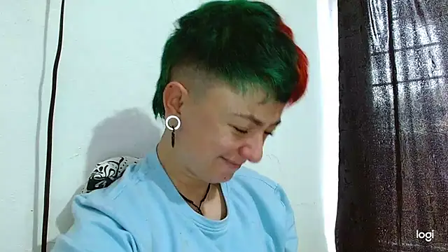 Snapshot of tomboyblue chatting on February 24, 2025, 2:37 pm tomboyblue online show from February 24, 2025, 2:37 pm