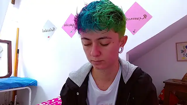 tomboyblue online show from October 28, 2025, 1:58 pm