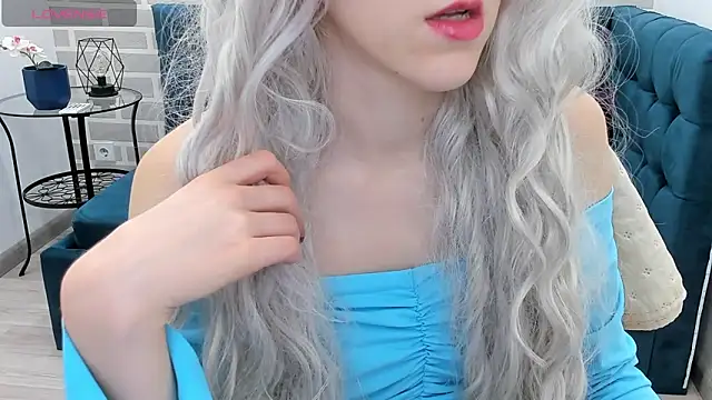 VanillaKelly online show from November 13, 2025, 1:04 am