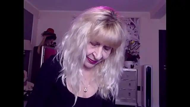 Snapshot of HornyMilf_555 chatting on October 15, 2025, 1:00 pm HornyMilf 555 online show from October 15, 2025, 1:00 pm