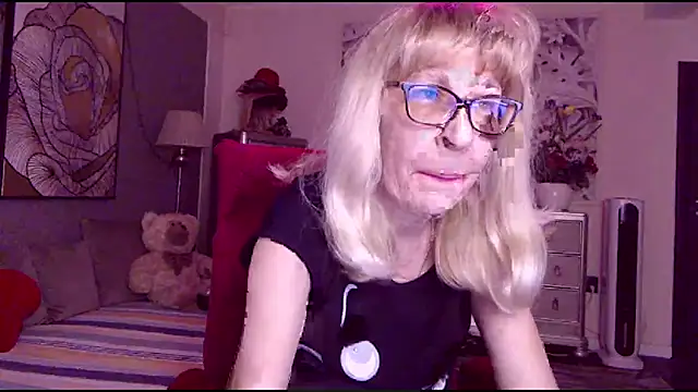 HornyMilf 555 online show from February 11, 2026, 4:12 pm