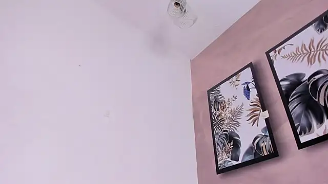 DahianaLincoln online show from October 28, 2025, 5:04 pm