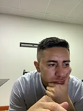 Snapshot of DanielGomez9 chatting on December 9, 2024, 11:34 pm DanielGomez9 online show from December 9, 2024, 11:34 pm