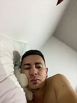 Snapshot of DanielGomez9 chatting on December 11, 2024, 4:39 am DanielGomez9 online show from December 11, 2024, 4:39 am