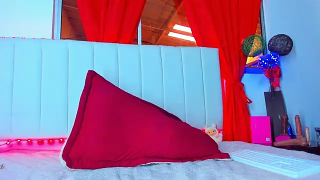 caro lyne  online show from November 26, 2025, 1:23 pm