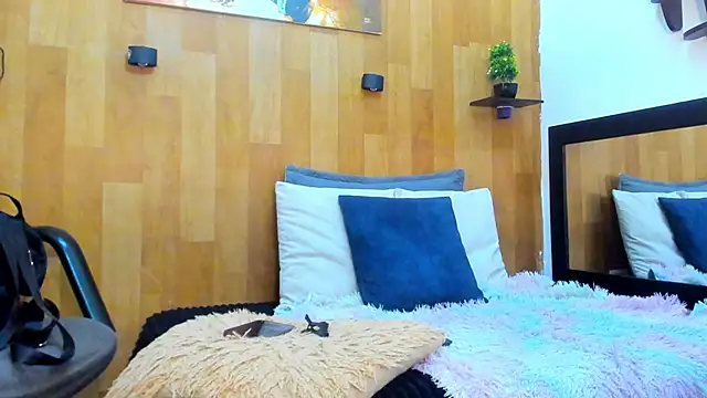 marianaa90 online show from September 19, 2025, 7:14 pm