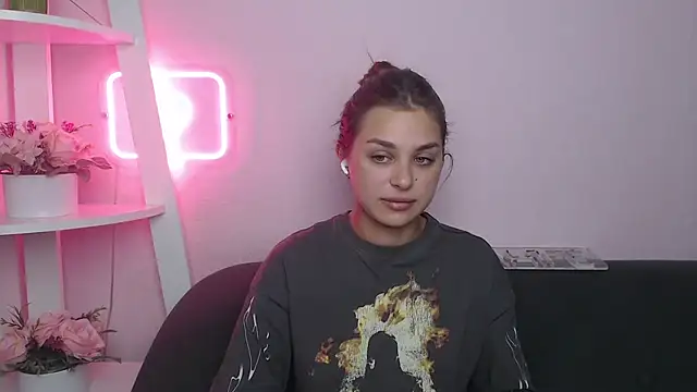 MilanaAngelAs online show from October 28, 2025, 8:44 pm