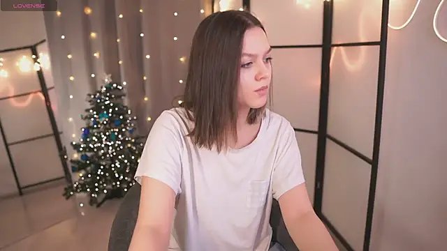 Addelin Moon online show from December 18, 2024, 4:17 pm