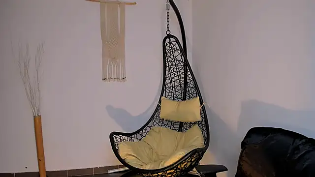 Nina-monroe online show from December 11, 2024, 12:44 am