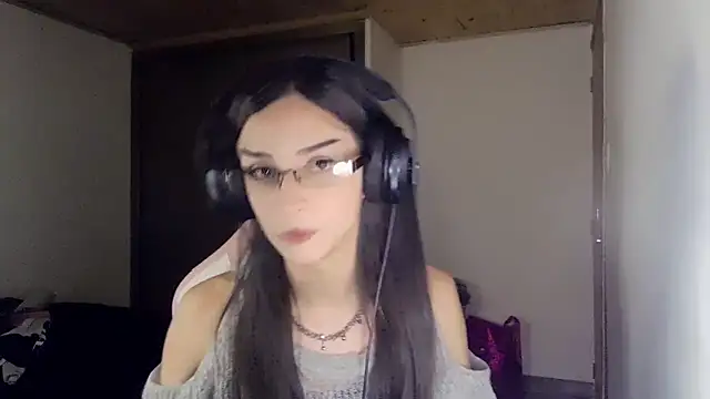 Dollbehavior  online show from April 7, 2026, 5:52 am