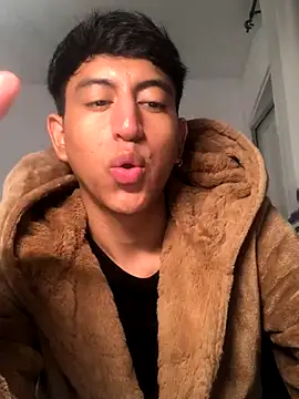modelo180 online show from September 30, 2025, 7:41 pm