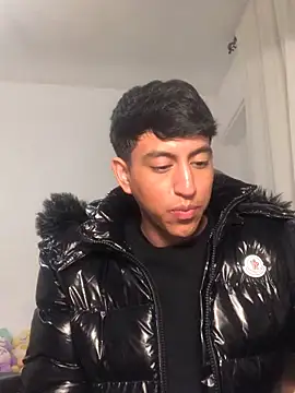 modelo180 online show from December 17, 2025, 11:22 pm