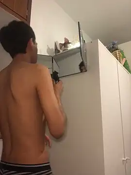 modelo180 online show from April 29, 2026, 9:10 pm