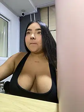 little lissiee online show from October 8, 2025, 3:53 pm