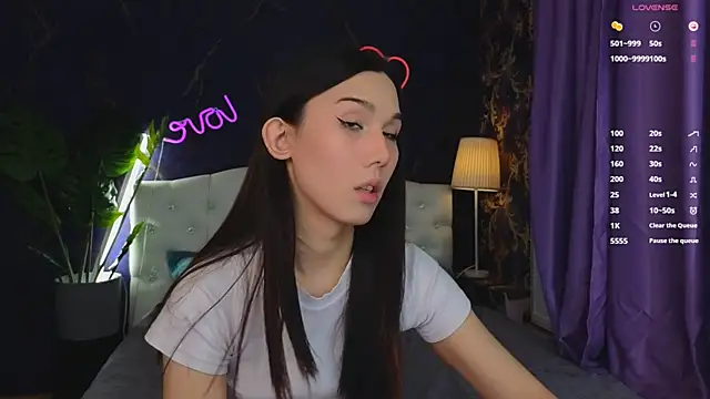 Kaia Sunshine Mia online show from February 8, 2025, 3:00 pm