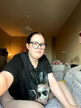 Misssmilf online show from November 7, 2025, 1:44 pm