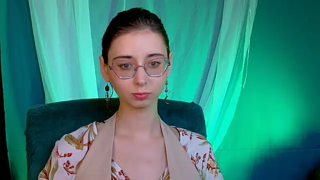Snapshot of Orianna_Fox chatting on October 10, 2025, 1:21 pm Orianna Fox online show from October 10, 2025, 1:21 pm