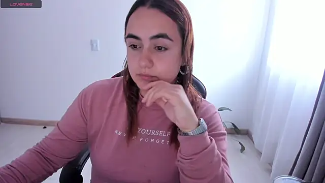 maryluna95 online show from April 16, 2026, 8:20 pm