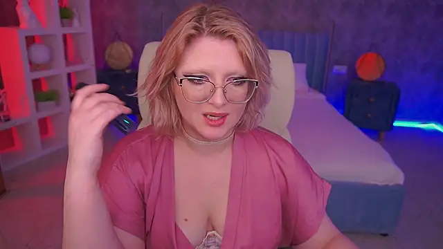 Snapshot of CoolTatis chatting on May 11, 2026, 6:19 am CoolTatis online show from May 11, 2026, 6:19 am
