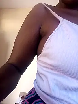 zainabsmile online show from December 3, 2025, 11:19 am