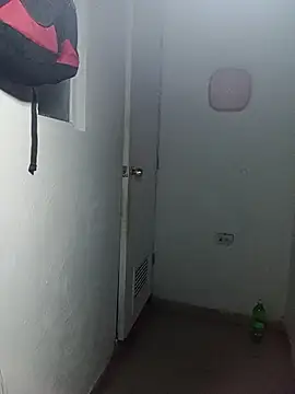 KarameloVzla online show from April 28, 2026, 2:27 am