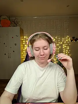 D0nna  online show from March 22, 2026, 6:33 pm